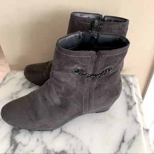 Impo Gray Suede Silver Chain Ankle Glimmer Boots 7